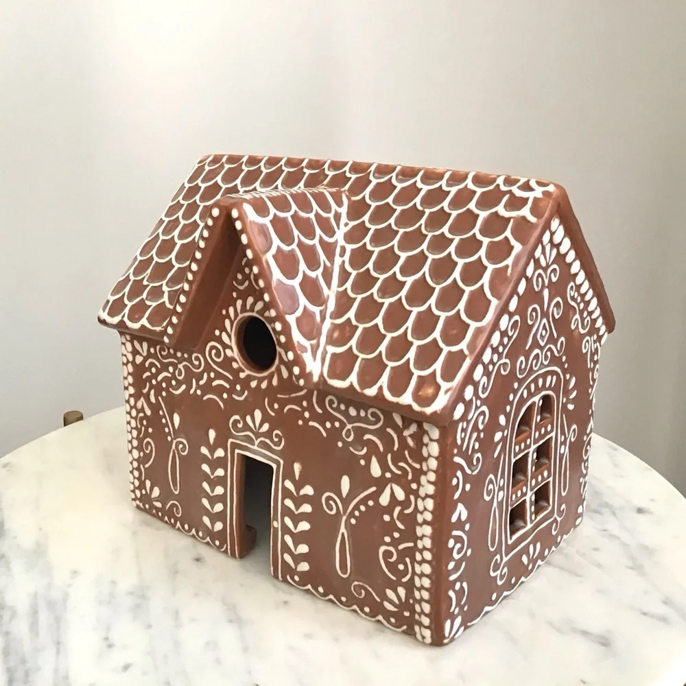 Pottery Barn Gingerbread House Stoneware New With Tag